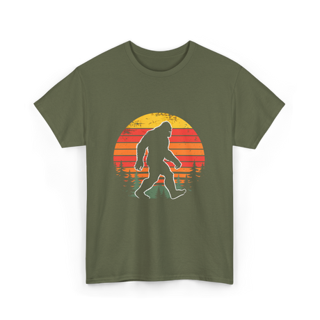 Bigfoot Silhouette Sasquatch Hunter T-Shirt - Military Green